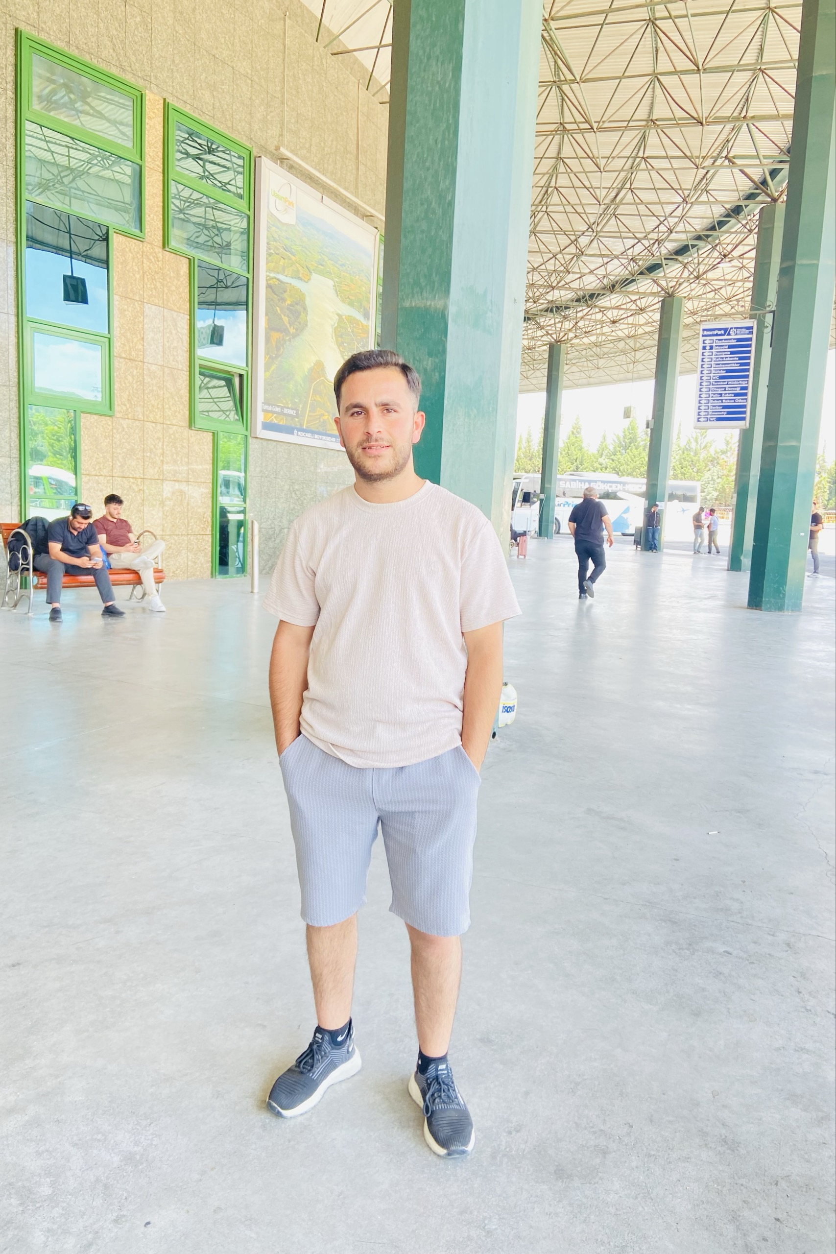 Rojhat Özlügül — photo 6 on Lushme